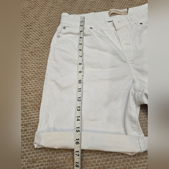 Soft Surroundings The Ultimate Denim Pull On Shorts White Slimming Size Medium - Picture 9 of 13